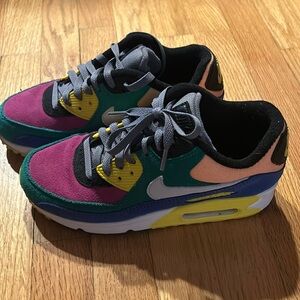 Nike air max 90 size 6y (7.5women) multi color barely worn excellent condition